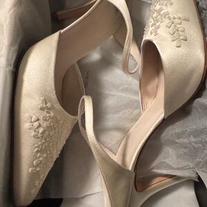 Vintage Stuart Weitzman Vera Wang Rangoon Satin- 8.5 M-like new